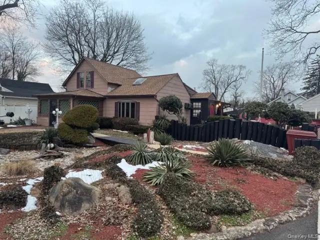 11 Hatcher Court, Amityville, NY 11701 - Image #2