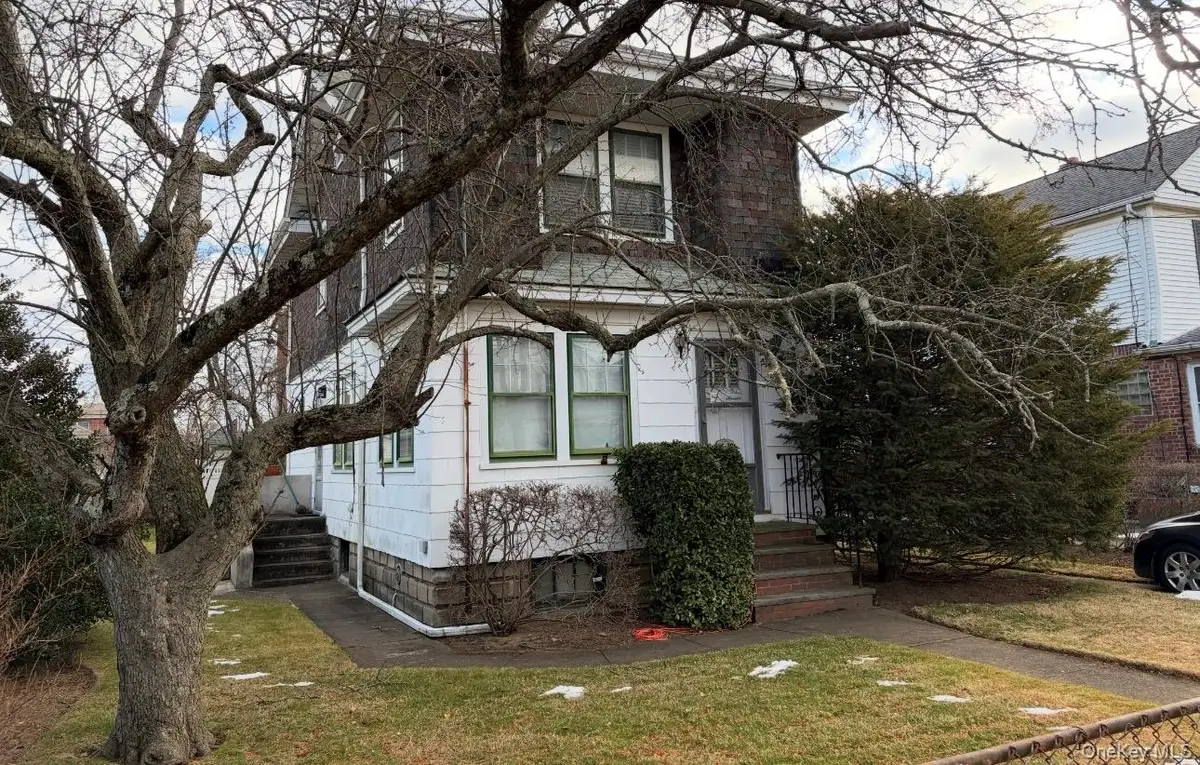 8529 261st Street, Floral Park, NY 11001 - Image #1