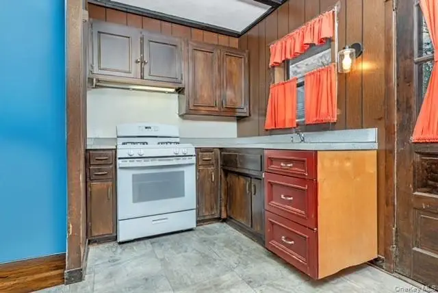 84 Bay Avenue, Hicksville, NY 11801 - Image #2