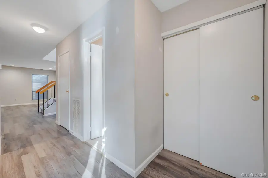 29 Stanford Court, Wantagh, NY 11793 - Image #3