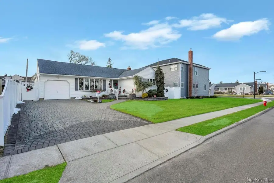 60 Essex Road, Bethpage, NY 11714 - Image #2