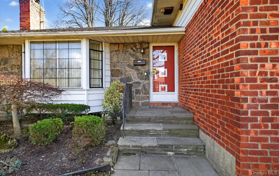 7 Carling Drive, New Hyde Park, NY 11040 - #3