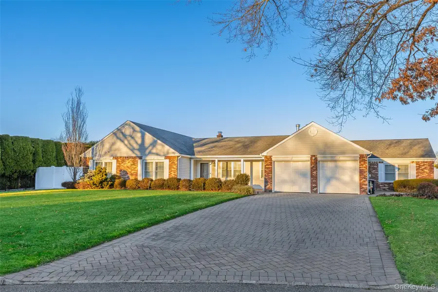 6 Hillview Court, Commack, NY 11725 - Image #2