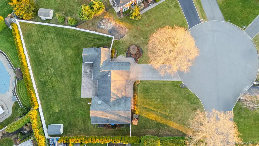 6 Hillview Court, Commack, NY 11725 - Image #3