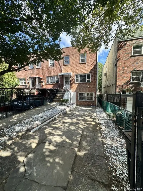 1045 E 228th Street, Bronx, NY 10466