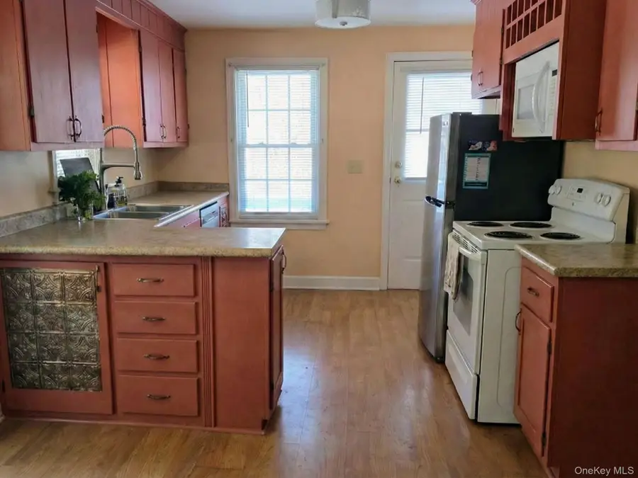 102 Fairview Avenue, Kingston, NY 12401 - Image #2