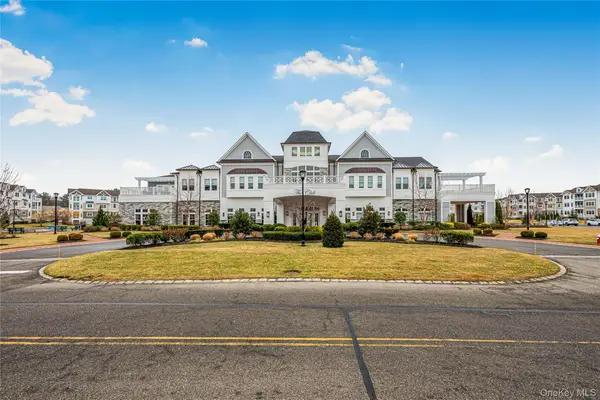 21105 Aspenwood Drive #275, Plainview, NY 11803