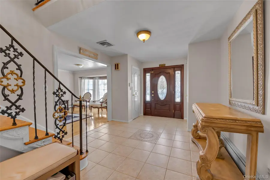 6 Marietta Drive, Westbury, NY 11590 - #3