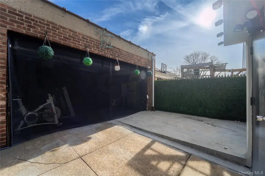 7505 60th Place, Glendale, NY 11385 - Image #3