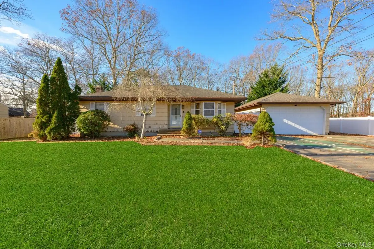22 Garden Place, Shirley, NY 11967 - Image #1