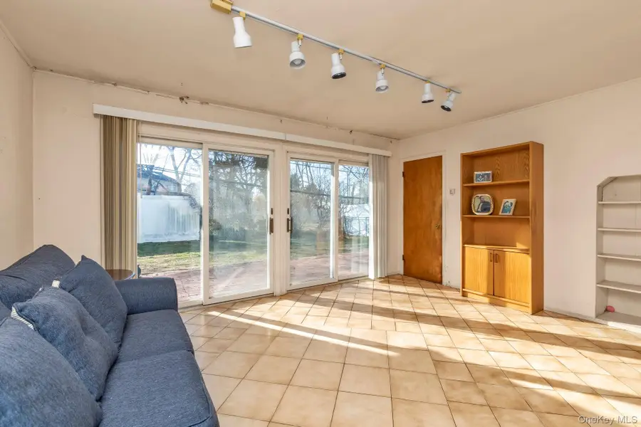 8 Straight Lane, Levittown, NY 11756 - Image #2