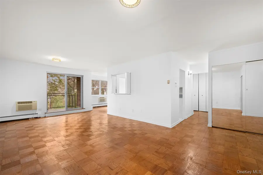 10 Ipswich Avenue #4M, Great Neck, NY 11021 - Image #2