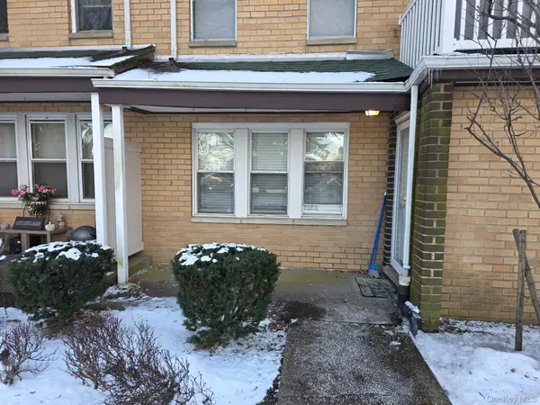 289 Artist Lake Drive, Middle Island, NY 11953