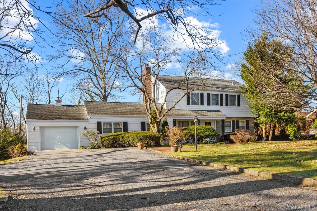 11 Searingtown Road, Albertson, NY 11507 - #1