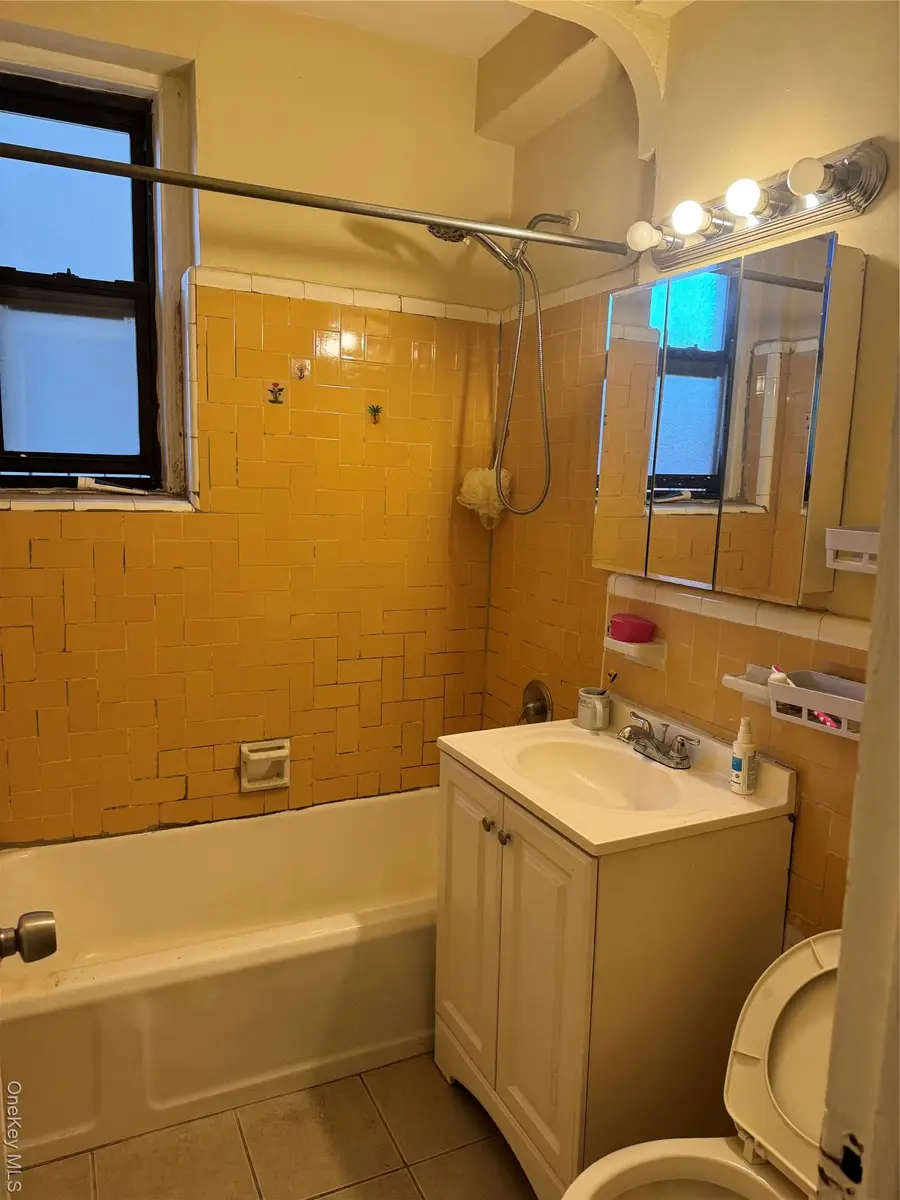 4018 Hampton Street #5G, Elmhurst, NY 11373 - Image #2