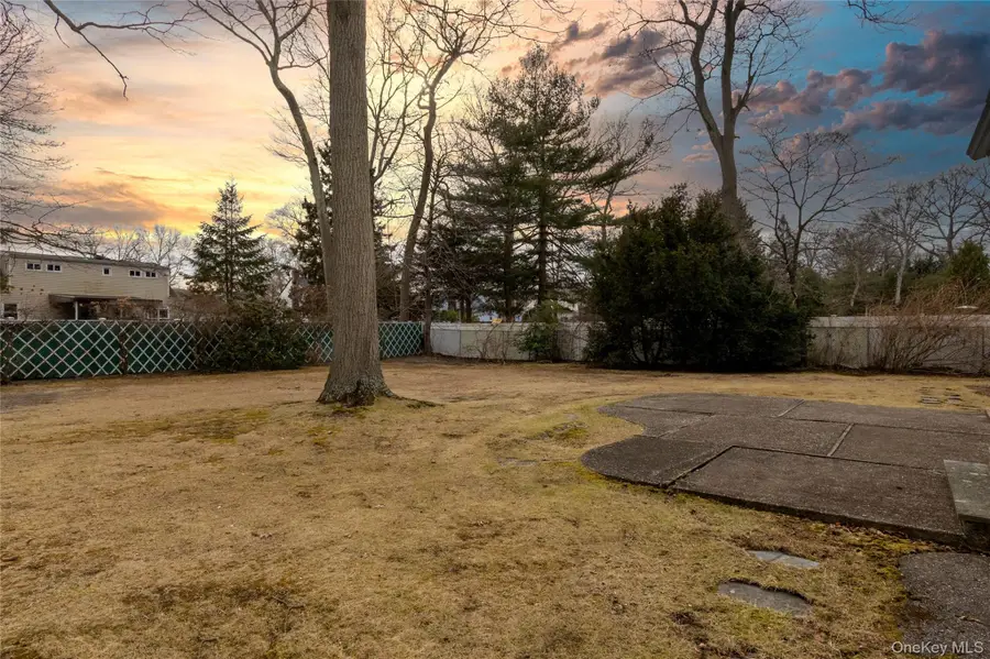 106 Powell Court, North Babylon, NY 11703 - Image #3