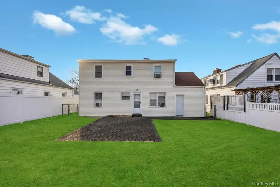 88 Krug Place, Mineola, NY 11501 - Image #3