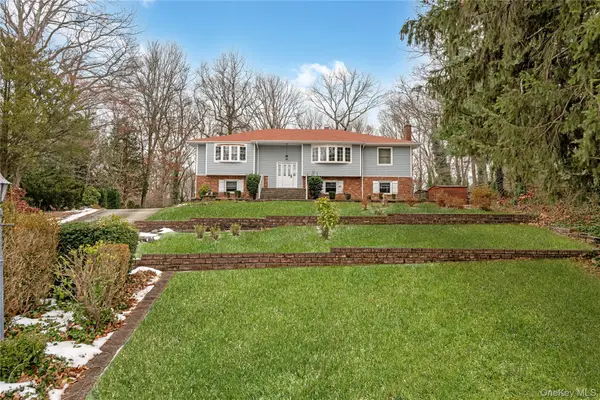 4 Danville Court, Greenlawn, NY 11740