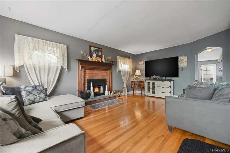 447 Chestnut Street, West Hempstead, NY 11552 - Image #3