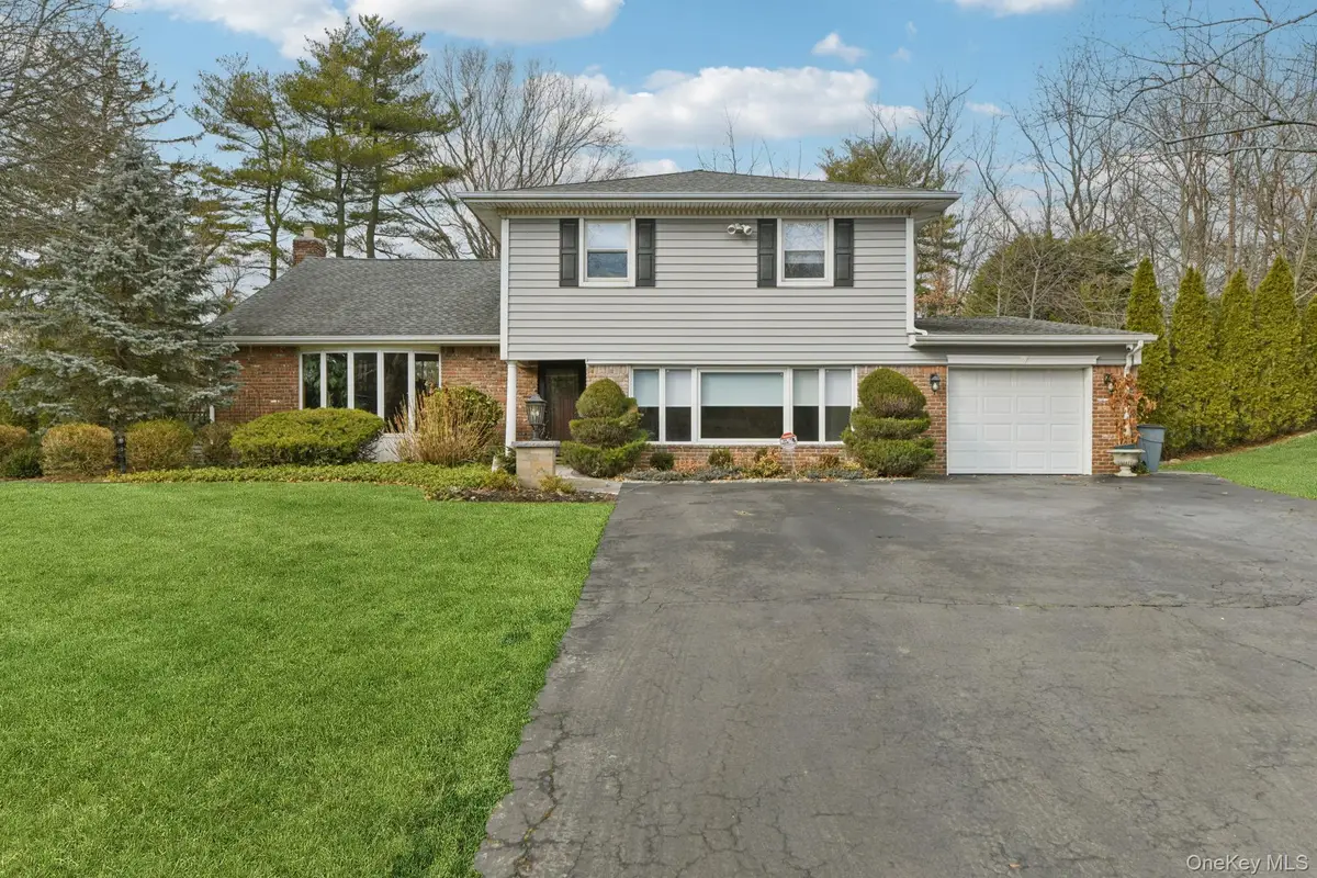 14 Fairway Drive, Great Neck, NY 11020 - Image #1