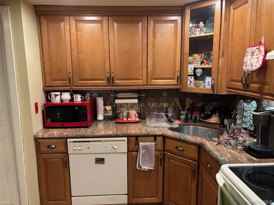 6 Arden, Farmingville, NY 11738 - Image #2