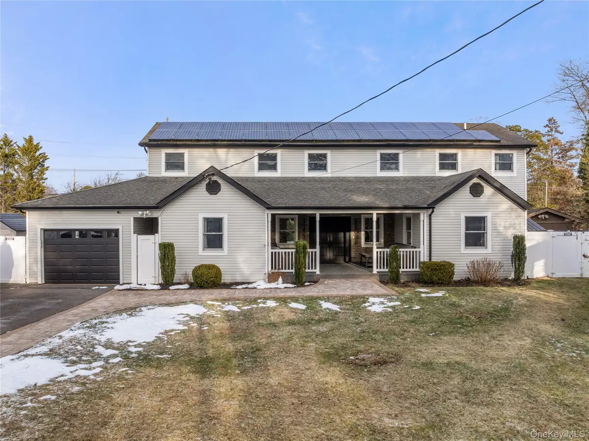 24 Twin River Drive, Oakdale, NY 11769 - Image #1