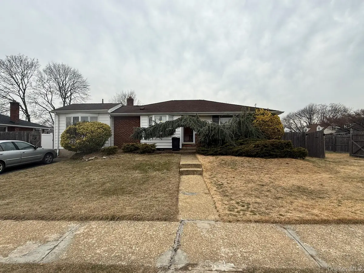 346 Holmes Street, Levittown, NY 11756 - Image #1