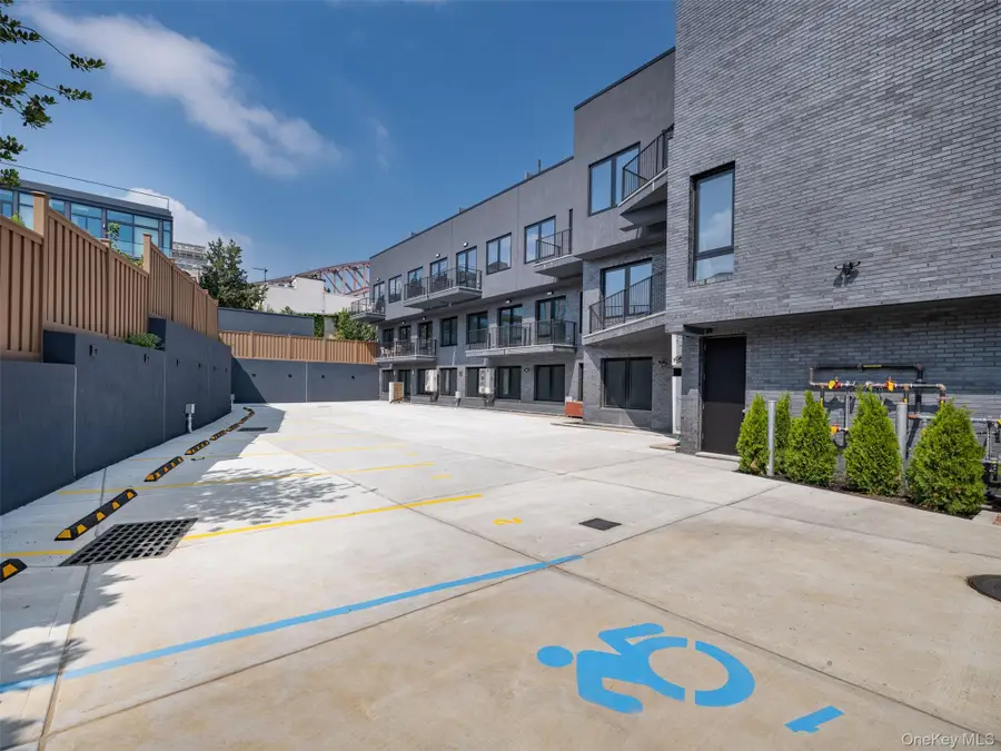 2131 Shore Boulevard #1C, Astoria, NY 11105 - Image #2