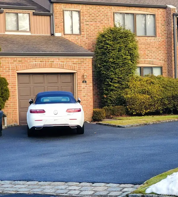 45 Windsor Gate #45, North Hills, NY 11040