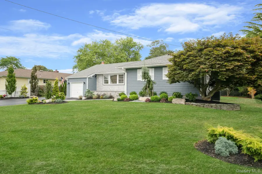 827 Aberdeen Road, Bay Shore, NY 11706 - Image #3