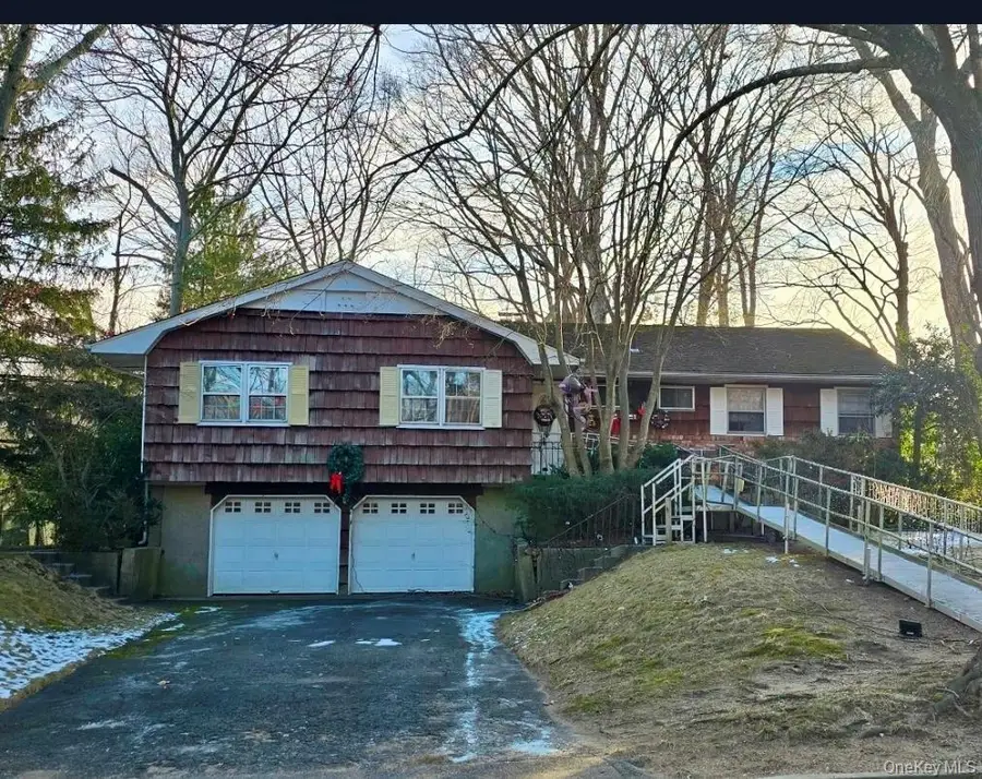 20 Camelia Place, Hauppauge, NY 11788 - Image #3