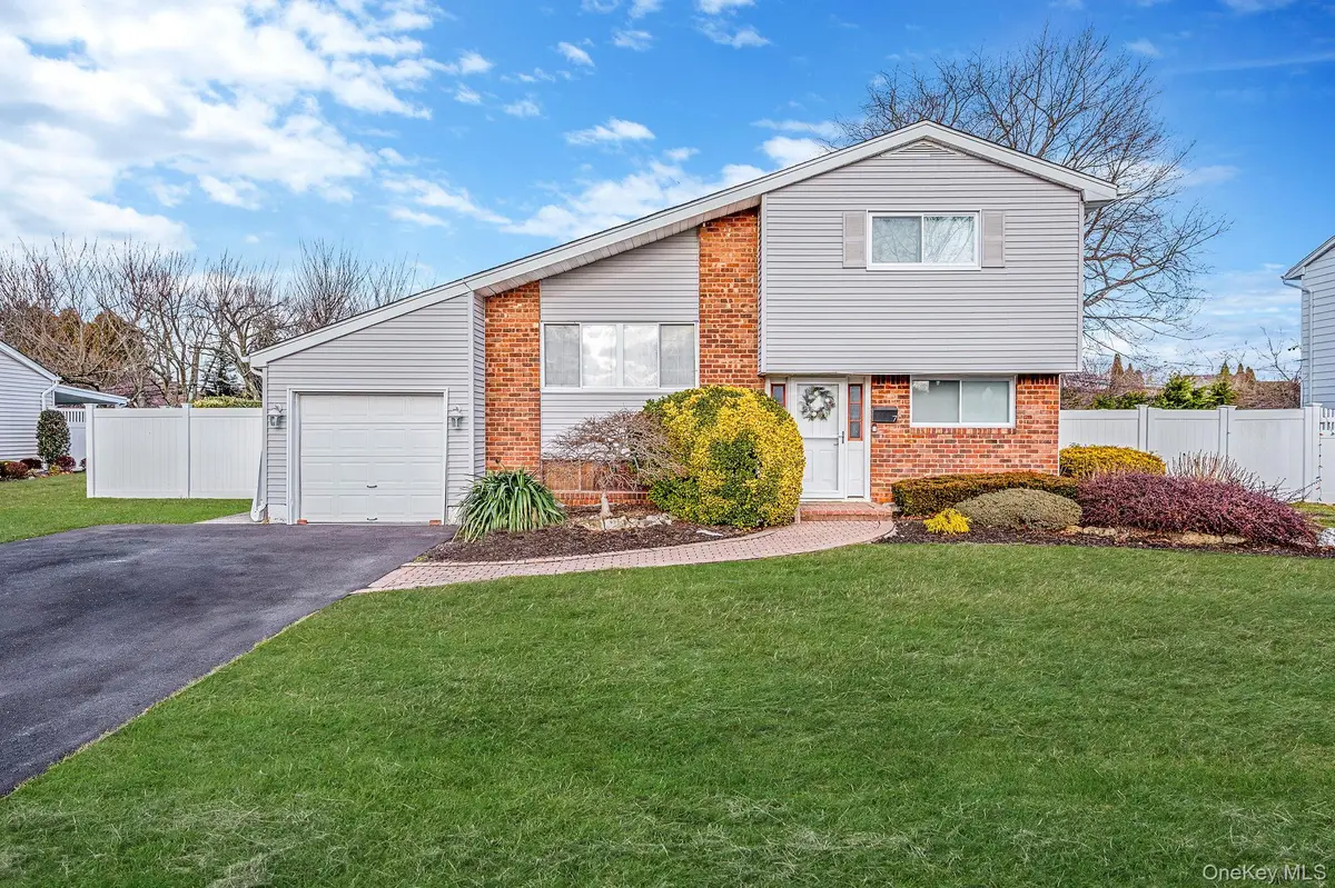 7 Seneca Drive, Commack, NY 11725 - Image #1