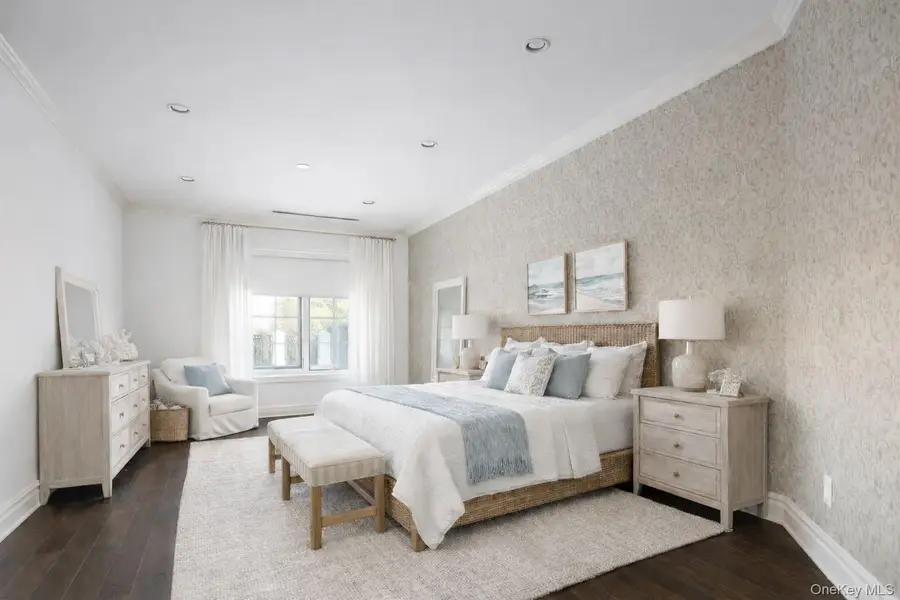 2000 Royal Court #2109, North Hills, NY 11040 - Image #2