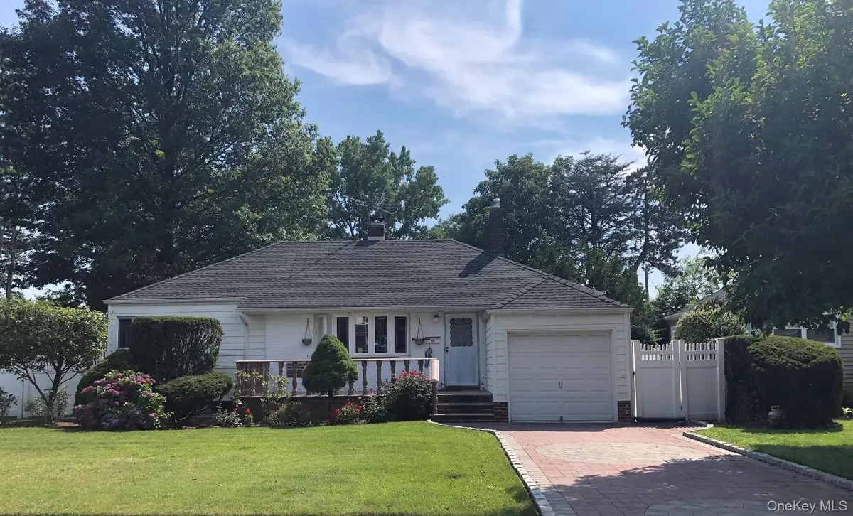 69 Soundview Road, Great Neck, NY 11020 - Image #1