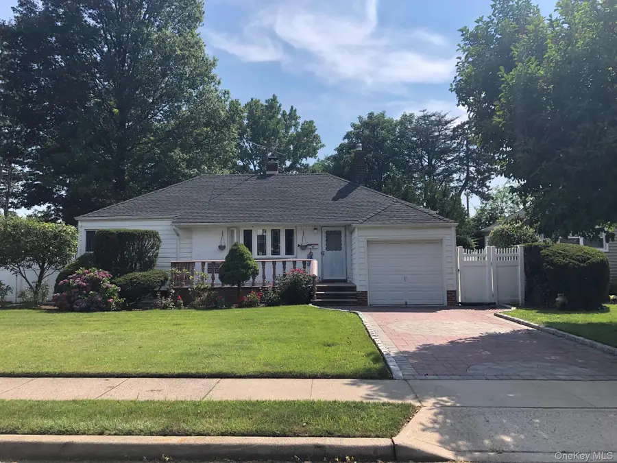 69 Soundview Road, Great Neck, NY 11020 - Image #3