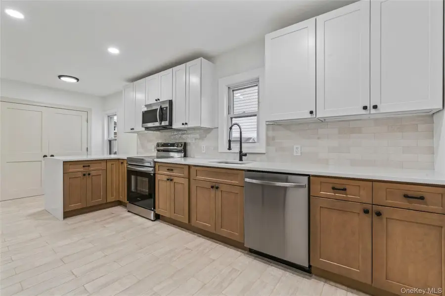 3322 Parkway Drive, Baldwin Harbor, NY 11510 - Image #3