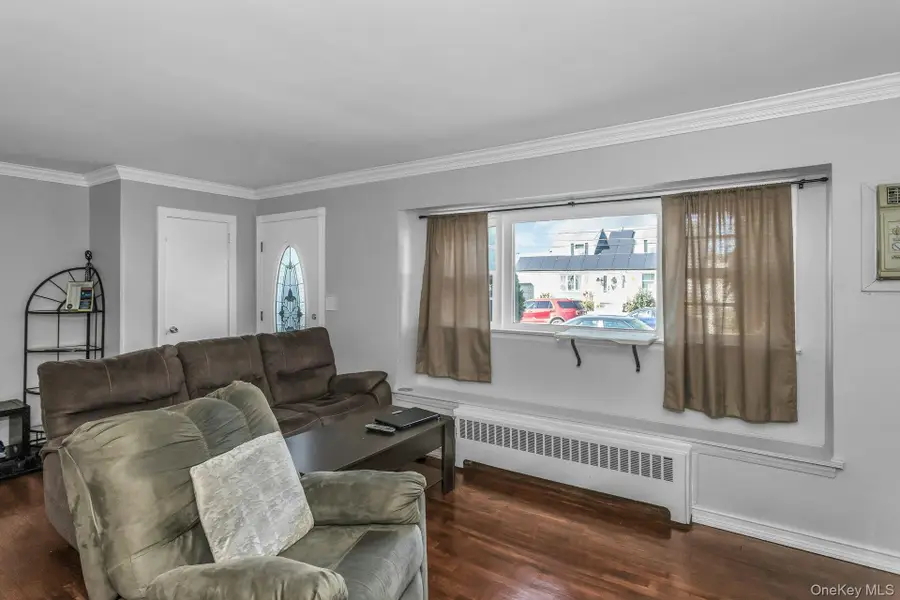 17 Linwood Place, Massapequa Park, NY 11762 - Image #2