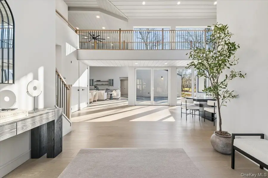 26 Windemere Way, Woodbury, NY 11797 - Image #2