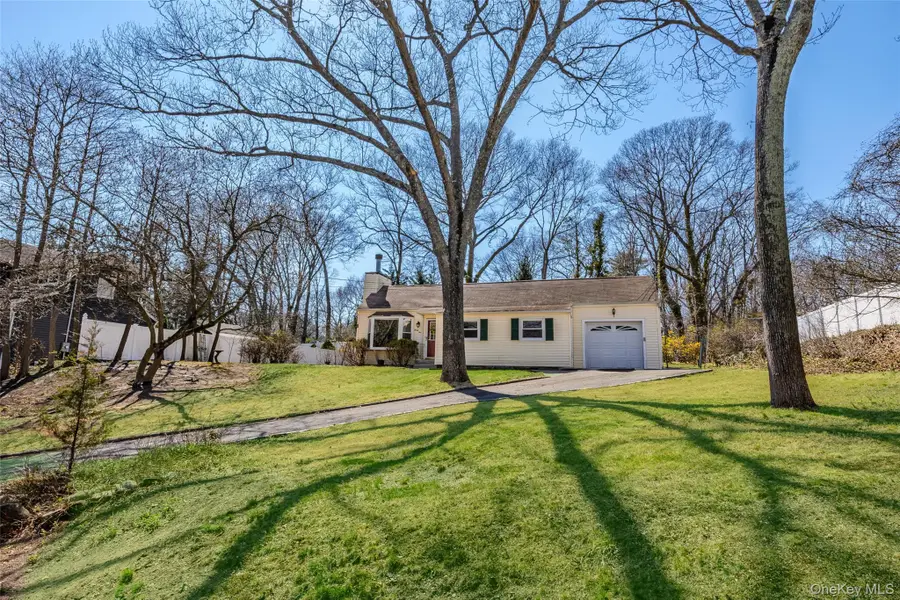 32 Hewlett Drive, Sound Beach, NY 11789 - #2