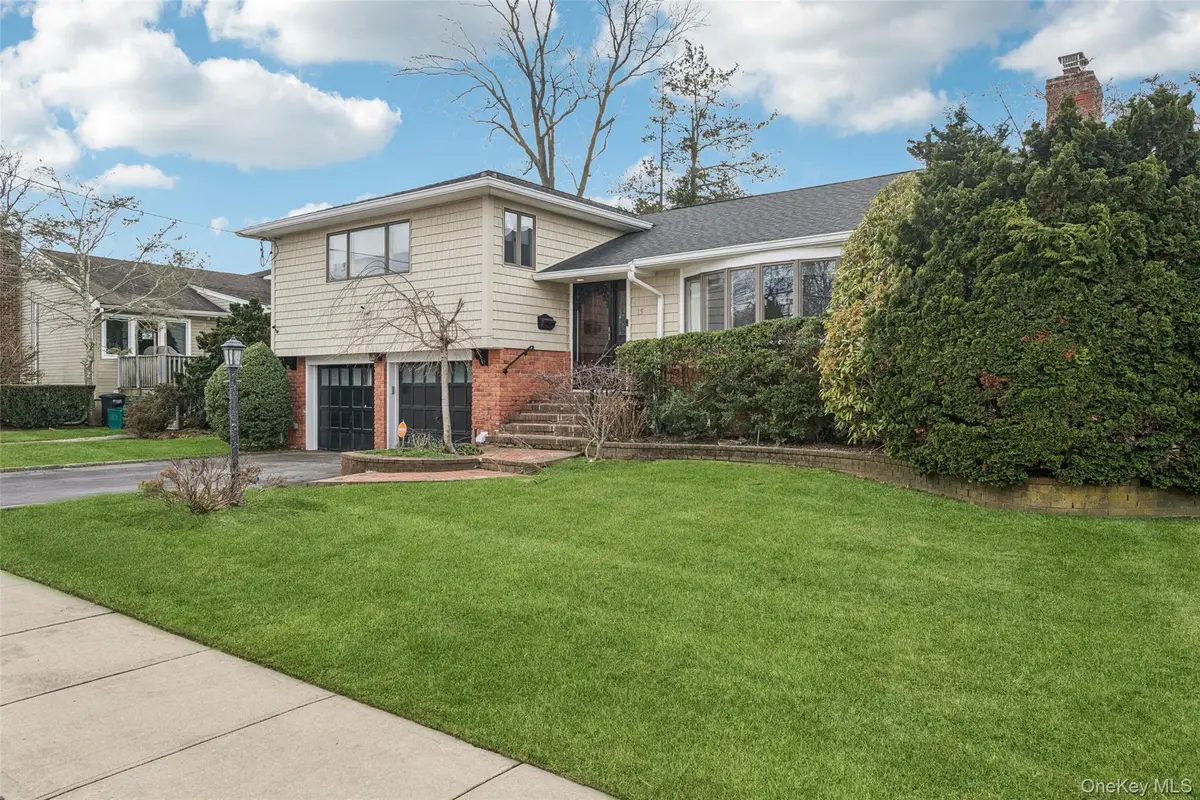 15 Baylis Place, Lynbrook, NY 11563 - Image #1