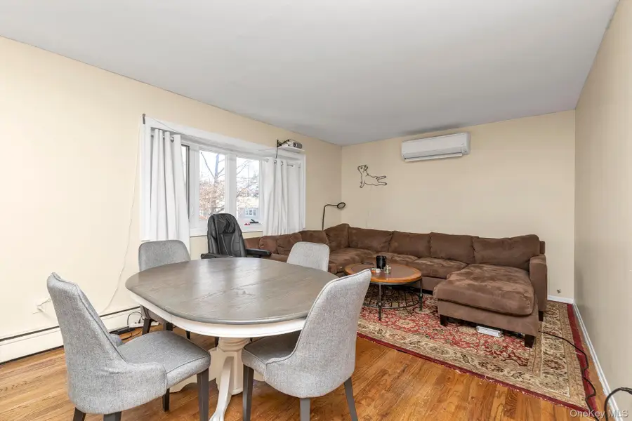 7 Vilno Court, Huntington Station, NY 11746 - Image #2