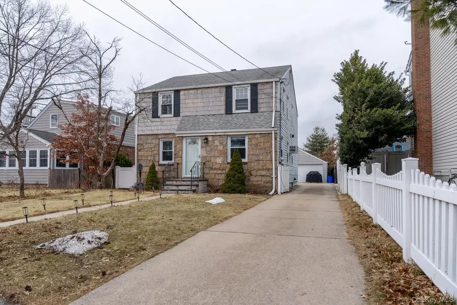 202 Emerson Place, Valley Stream, NY 11580 - Image #2