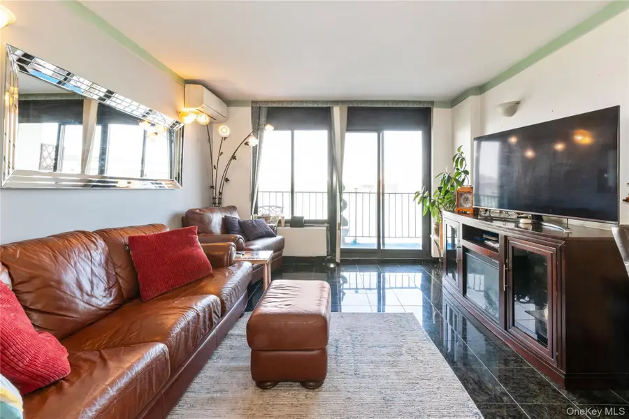 25-40 Shore Boulevard #6M, Astoria, NY 11102 - Image #3