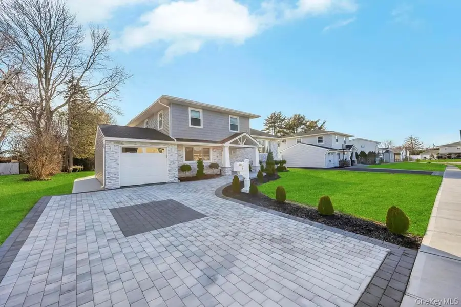 7 Suzanne Lane, Bethpage, NY 11714 - Image #2