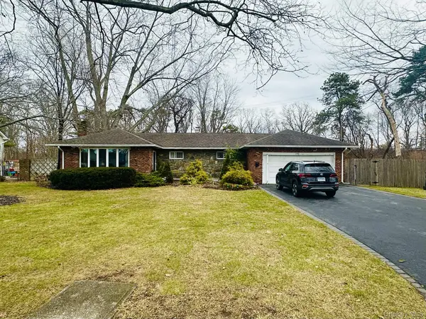 195 Norma Avenue, West Islip, NY 11795