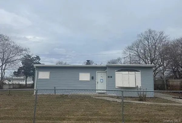 20 Somerset Road N, Amityville, NY 11701