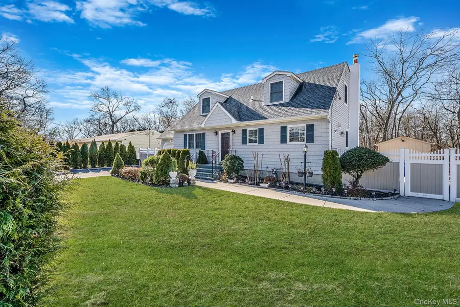 20 Howe Road, Coram, NY 11727 - #2