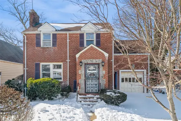 12 Taylor Place, Hempstead, NY 11550