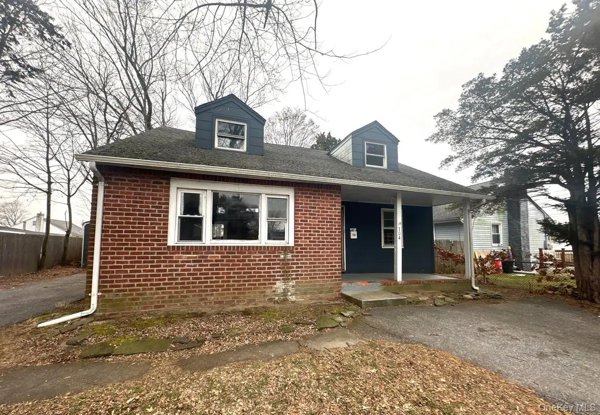 104 Weeks Road, North Babylon, NY 11703 - Image #1