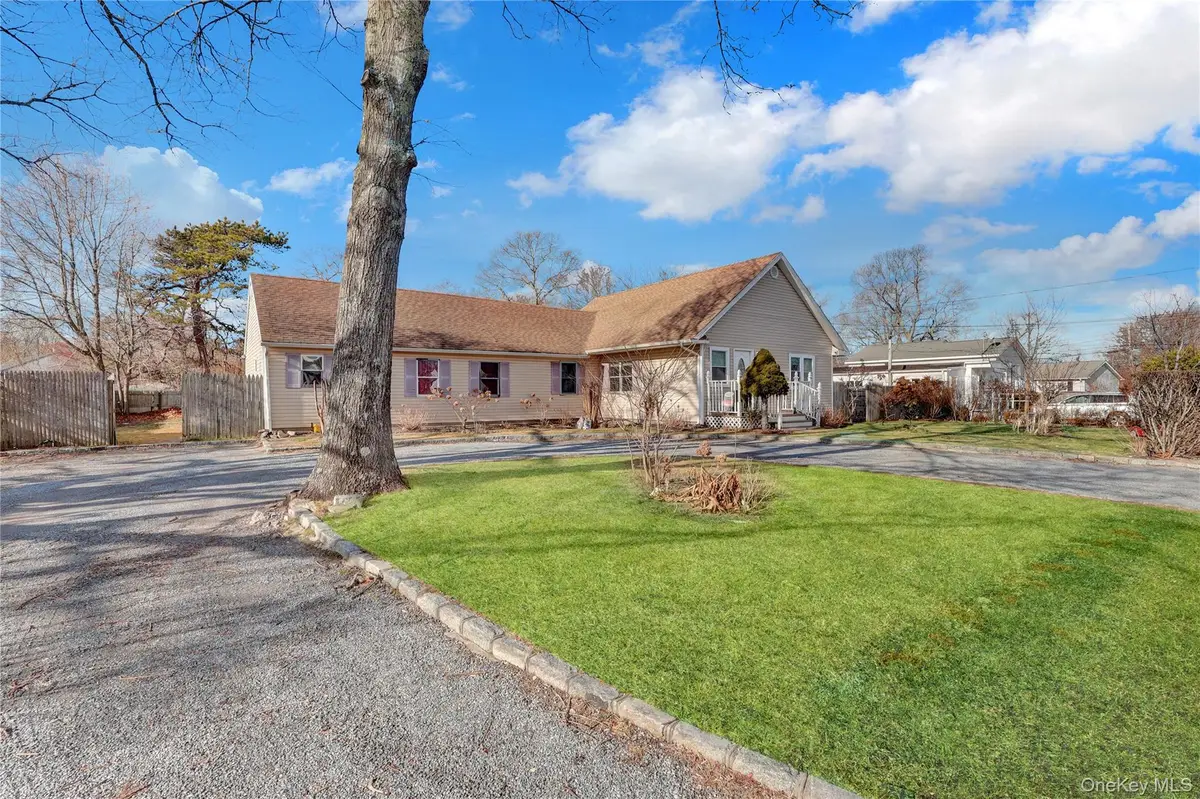 87 Vail Avenue, Riverside, NY 11901 - Image #1